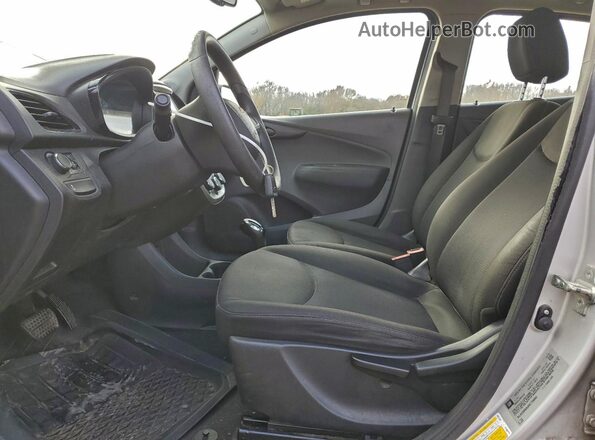 KL8CB6SA0HC734883 2017 CHEVROLET SPARK Серебряный Вид салона спереди