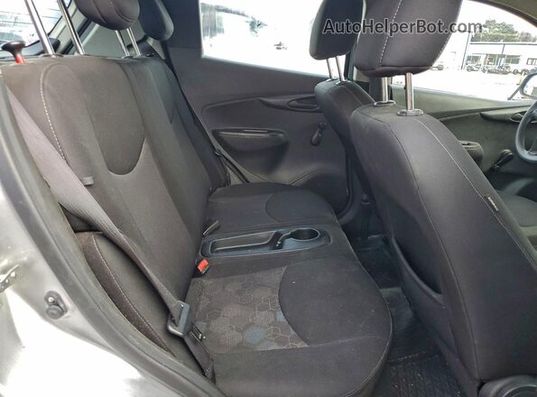 KL8CB6SA0HC734883 2017 CHEVROLET SPARK Серебряный Вид задней части салона
