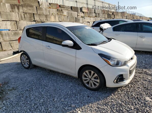 KL8CD6SA7JC475793 2018 CHEVROLET SPARK Белый Передняя правая четверть