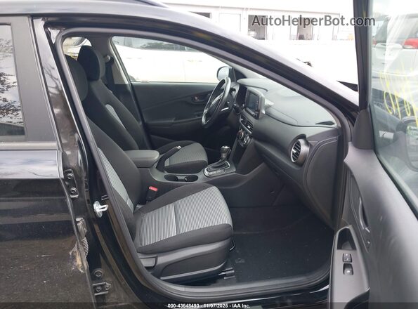 KM8K22AA2LU437903 2020 HYUNDAI KONA Черный Вид салона спереди