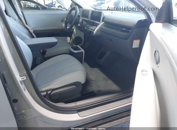 KM8KNDAF7PU175946 2023 HYUNDAI IONIQ 5  Вид салона спереди