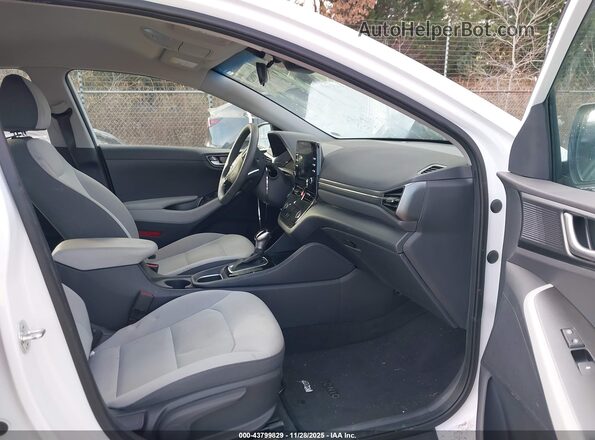 KMHC65LC1MU250307 2021 HYUNDAI IONIQ HYBRID Белый Вид салона спереди