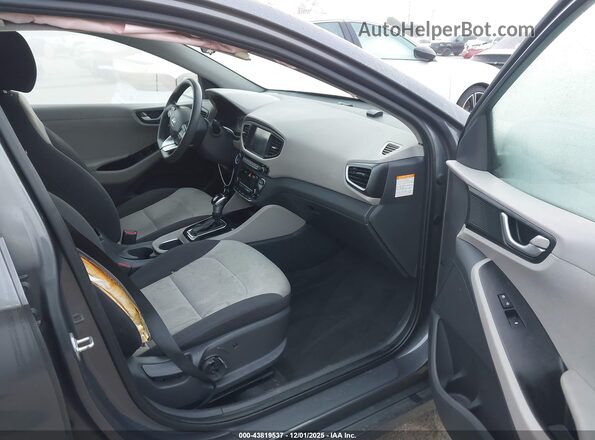 KMHC65LC8HU056864 2017 HYUNDAI IONIQ HYBRID Серый Вид салона спереди