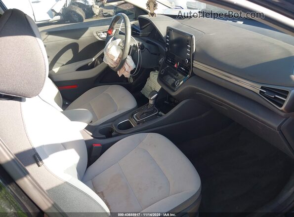 KMHC75LC0MU261697 2021 HYUNDAI IONIQ HYBRID Черный Вид салона спереди