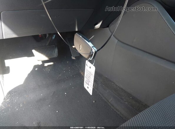 KMHC75LC8HU040743 2017 HYUNDAI IONIQ HYBRID Белый Вид панели приборов
