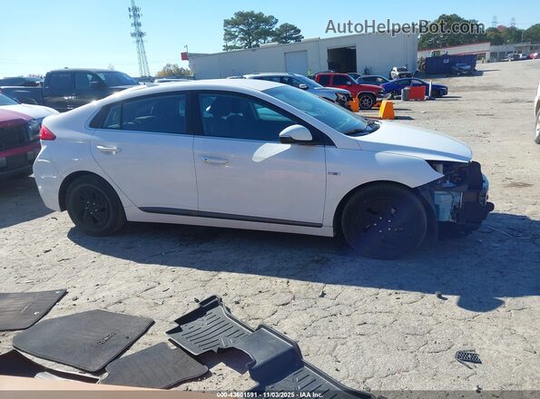 KMHC75LC8HU040743 2017 HYUNDAI IONIQ HYBRID Белый Вид задней части салона