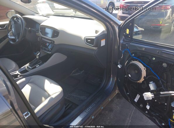 KMHC85LC3JU065214 2018 HYUNDAI IONIQ HYBRID Серый Вид салона спереди