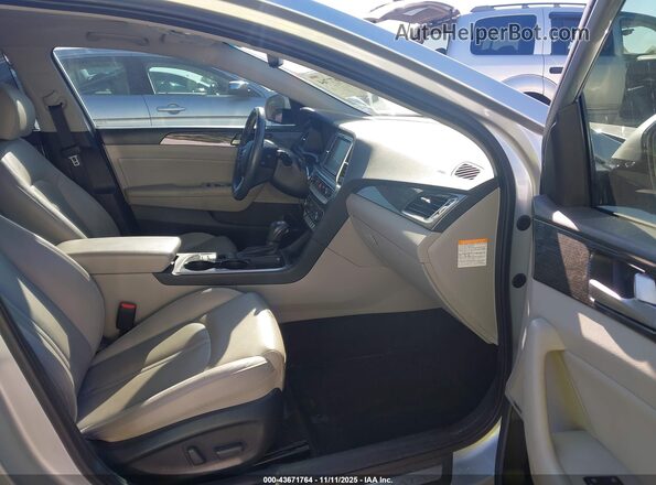 KMHE34L39KA093166 2019 HYUNDAI SONATA HYBRID Silver Front interior view