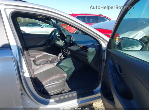 KMHH55LC1LU126819 2020 HYUNDAI ELANTRA GT Серебряный Вид салона спереди