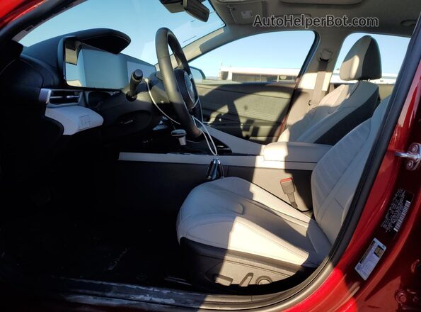 KMHLP4AG9PU588930 2023 HYUNDAI ELANTRA Красный Вид салона спереди