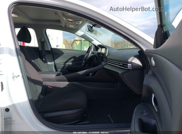 KMHLS4DG9RU823324 2024 HYUNDAI ELANTRA White Vista interior delantera