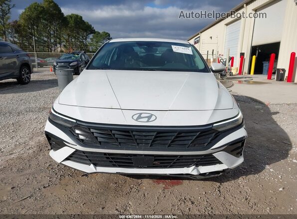 KMHLS4DG9RU823324 2024 HYUNDAI ELANTRA White Vista interior trasera