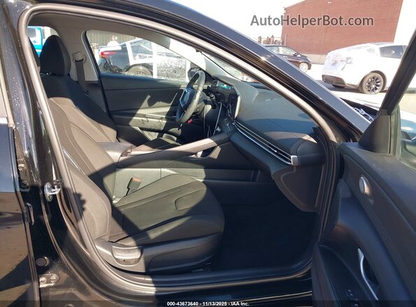 KMHLS4DGXRU707419 2024 HYUNDAI ELANTRA Black Вид салону спереду