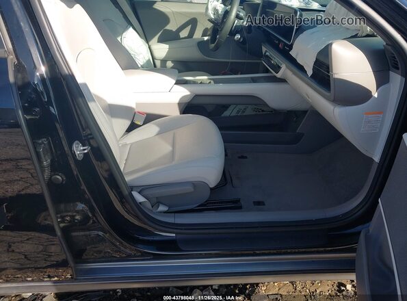 KMHM34AA2SA084645 2025 HYUNDAI IONIQ 6 Черный Вид салона спереди