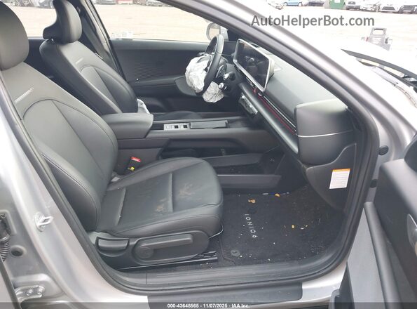 KMHM34AC6RA055533 2024 HYUNDAI IONIQ 6 Silver Вид салону спереду