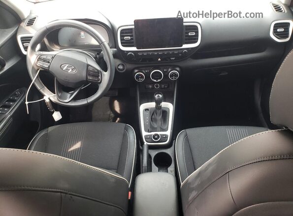 KMHRC8A37RU325140 2024 HYUNDAI VENUE Красный Вид панели приборов