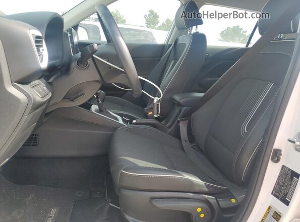 KMHRC8A39RU289113 2024 HYUNDAI VENUE Белый Вид салона спереди