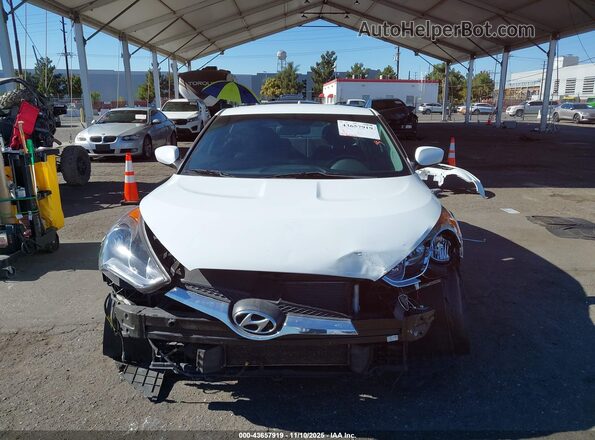 KMHTC6AD5HU309889 2017 HYUNDAI VELOSTER Белый Вид задней части салона