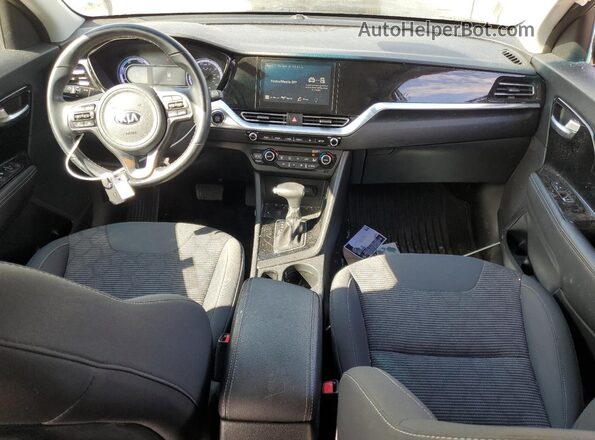 KNDCB3LC1M5471372 2021 KIA NIRO Серебряный Вид панели приборов