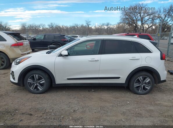 KNDCE3LC1M5482282 2021 KIA NIRO Белый 