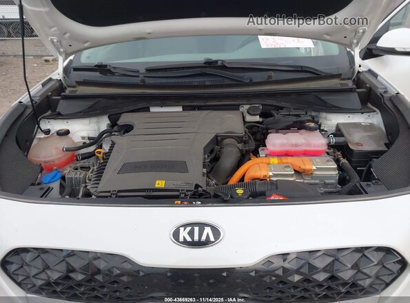 KNDCE3LC1M5482282 2021 KIA NIRO Белый Вид сзади