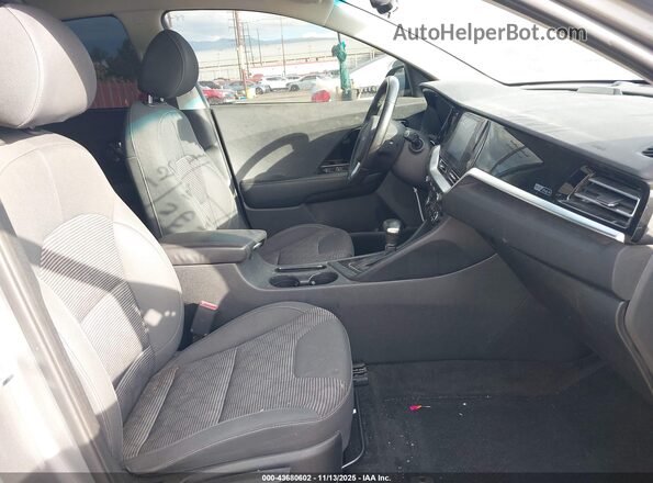 KNDCM3LD7N5545527 2022 KIA NIRO PLUG-IN HYBRID Silver Front interior view