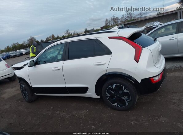 KNDCR3L16P5047328 2023 KIA NIRO EV Белый 