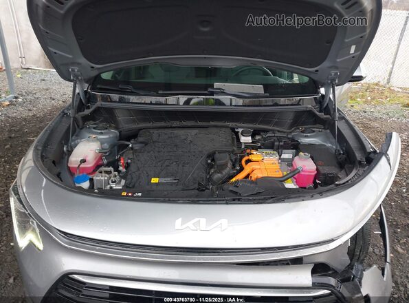 KNDCR3LE2P5044235 2023 KIA NIRO Серый Вид сзади