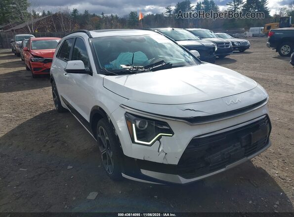 KNDCR3LE6P5049521 2023 KIA NIRO Белый Передняя правая четверть