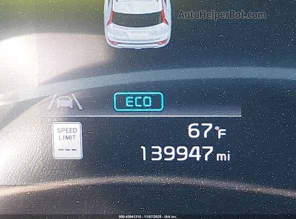 KNDCR3LE7P5070796 2023 KIA NIRO Green 