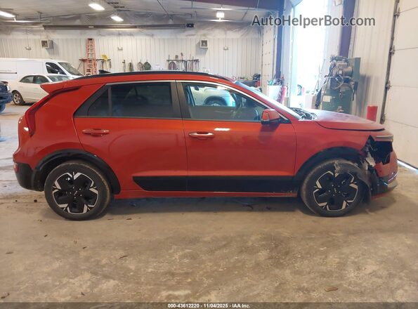 KNDCT3L11P5031636 2023 KIA NIRO EV Оранжевый Вид задней части салона