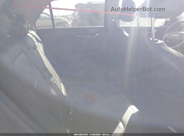 KNDCT3LE2R5123893 2024 KIA NIRO Gray Vista de la etiqueta del VIN