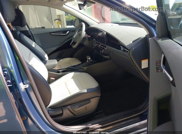KNDCT3LE8S5223891 2025 KIA NIRO Синий Вид салона спереди