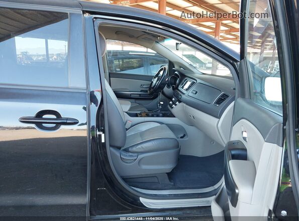 KNDMB5C14H6324090 2017 KIA SEDONA Black Widok wnętrza z przodu