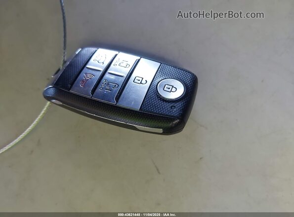 KNDMB5C14H6324090 2017 KIA SEDONA Black Widok deski rozdzielczej
