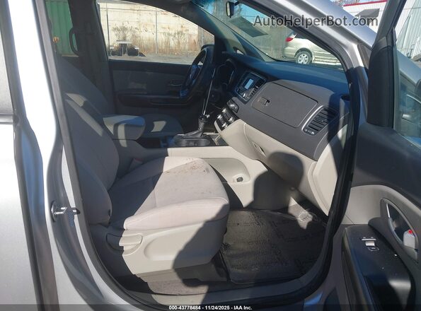 KNDMB5C17G6179738 2016 KIA SEDONA Silver წინა სალონის ხედი