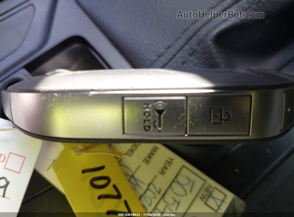 KNDNB5K37S6454184 2025 KIA CARNIVAL MPV Красный Вид панели приборов