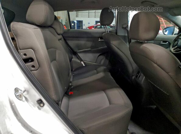 KNDPBCAC8G7868641 2016 KIA SPORTAGE White Widok wnętrza z tyłu