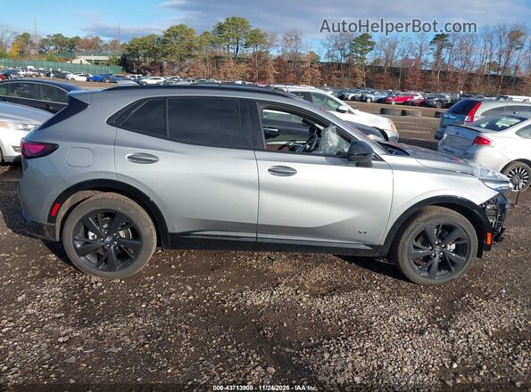 LRBFZLE45SD004066 2025 BUICK ENVISION Silver Widok wnętrza z tyłu
