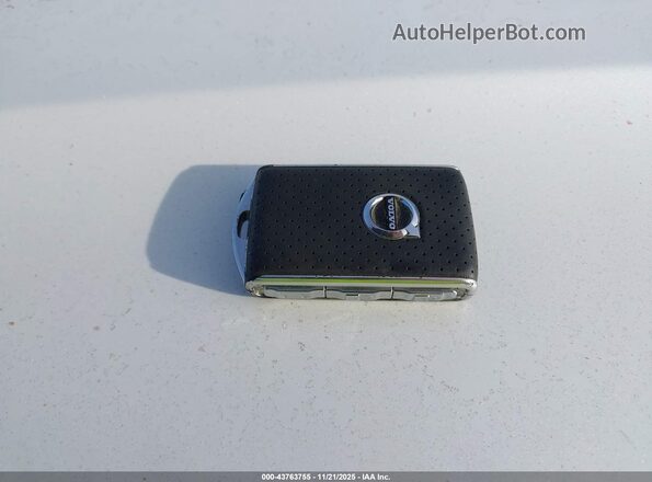 LYVBR0DM9KB187935 2019 VOLVO XC60 HYBRID Белый Вид панели приборов