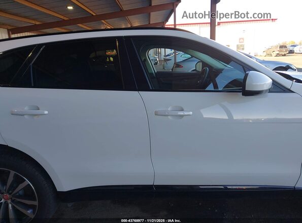 SADCJ2EX0NA700487 2022 JAGUAR F-PACE White 360 interior view