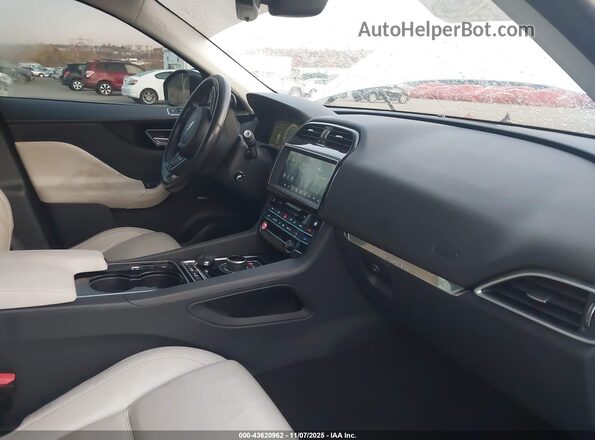 SADCK2BV4HA894803 2017 JAGUAR F-PACE Белый Вид салона спереди