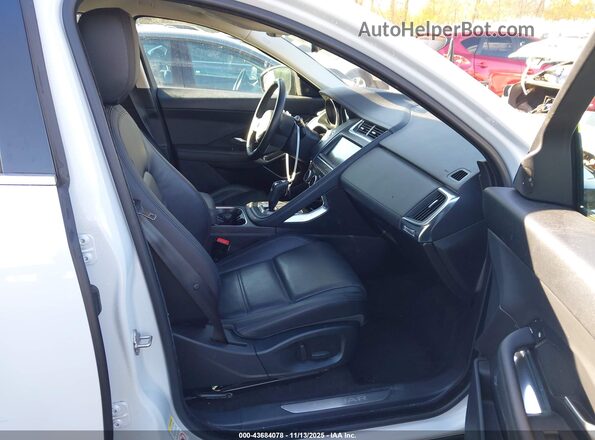 SADFJ2FX5J1Z30712 2018 JAGUAR E-PACE Белый Вид салона спереди