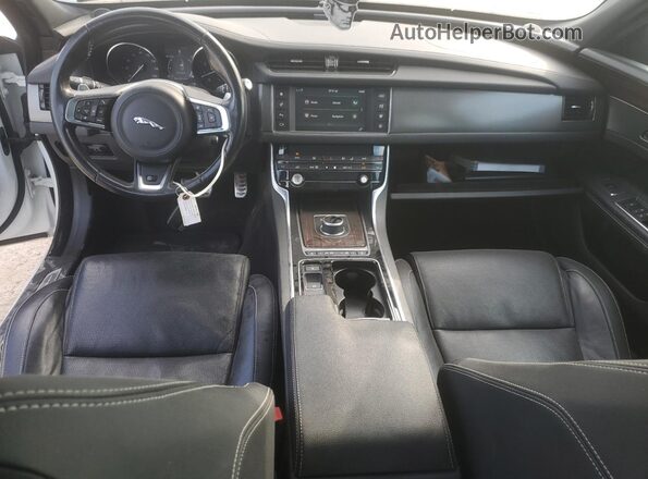 SAJBM2FV2JCY68272 2018 JAGUAR XF Белый Вид панели приборов