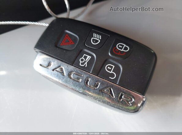 SAJWJ2GD0H8W07980 2017 JAGUAR XJ Серый Вид панели приборов