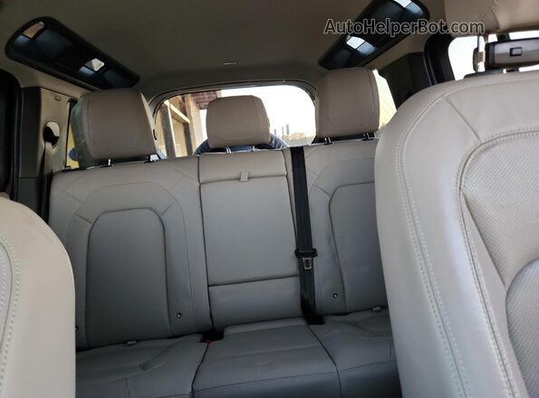 SALEJ7EU7R2279044 2024 LAND ROVER DEFENDER Gray Widok tylnych siedzeń