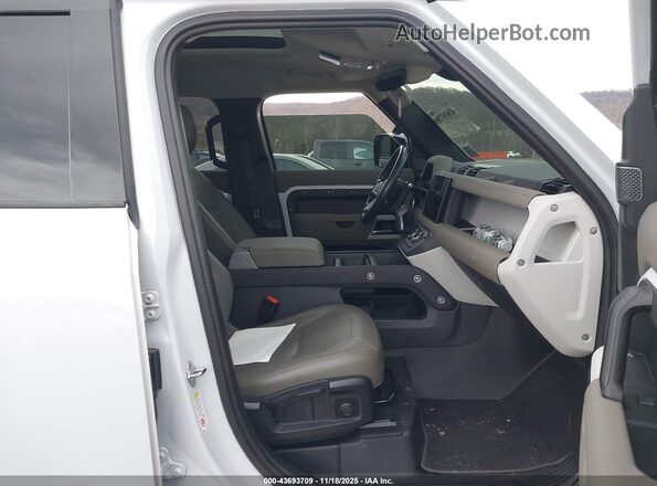 SALEJ7EX6P2107465 2023 LAND ROVER DEFENDER Белый Вид салона спереди