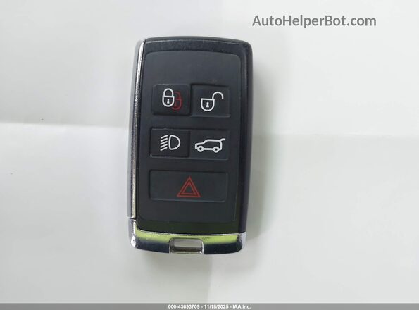 SALEJ7EX6P2107465 2023 LAND ROVER DEFENDER Белый Вид панели приборов