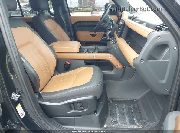 SALEX7EU3P2193015 2023 LAND ROVER DEFENDER Черный Вид салона спереди