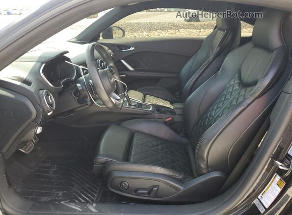 TRUC5AFV4J1010944 2018 AUDI TT Черный Вид салона спереди